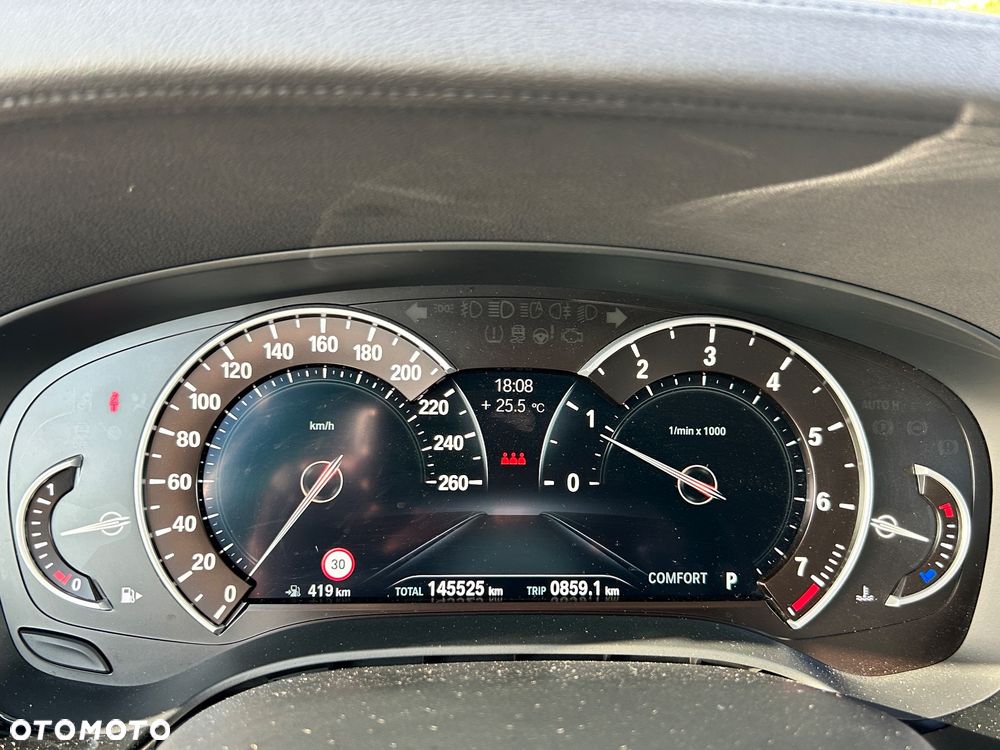 BMW Seria 5 530i xDrive Sport Line sport - 11