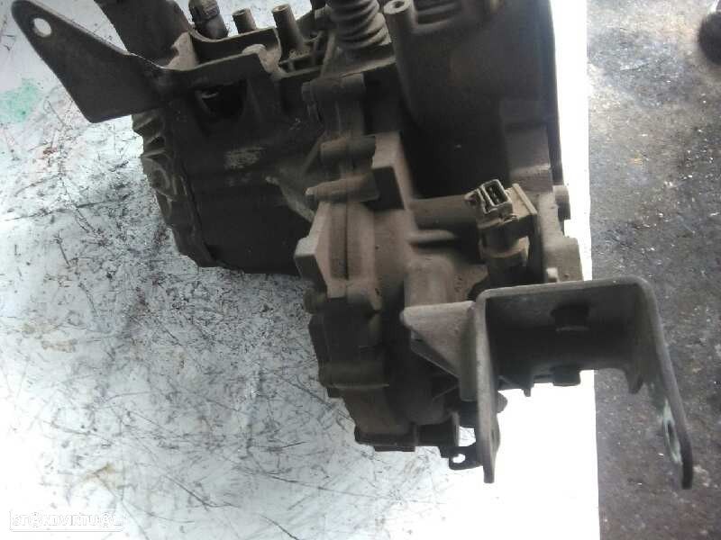 CAIXA VELOCIDADES HYUNDAI MATRIX 2004 - 4