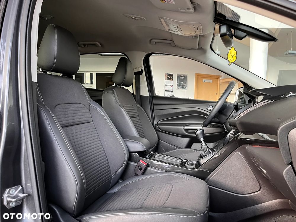 Ford Kuga 1.5 EcoBoost 2x4 Titanium - 24