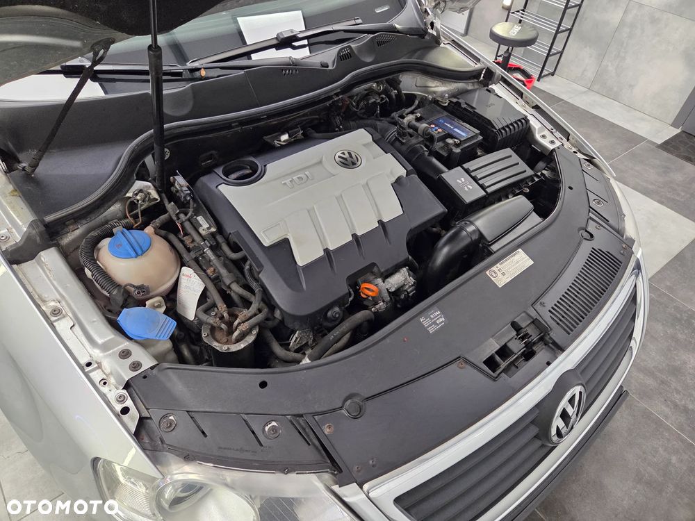 Volkswagen Passat Variant 2.0 TDI BlueMotion Technology DPF Comfortline - 11