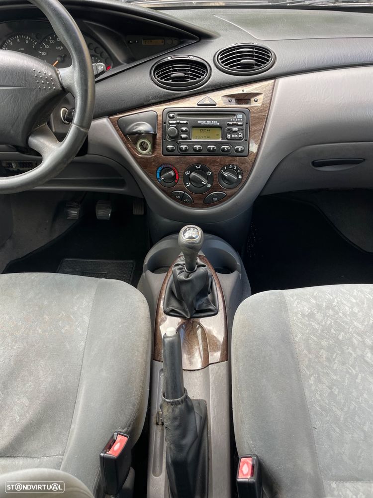 Ford Focus 1.6 Ghia - 11