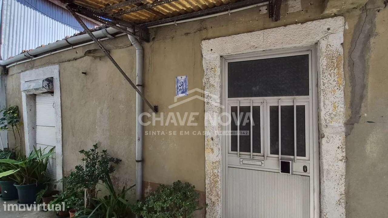 Moradia Térrea para Recuperar em Santa Marinha (Candal) - Grande imagem: 2/7