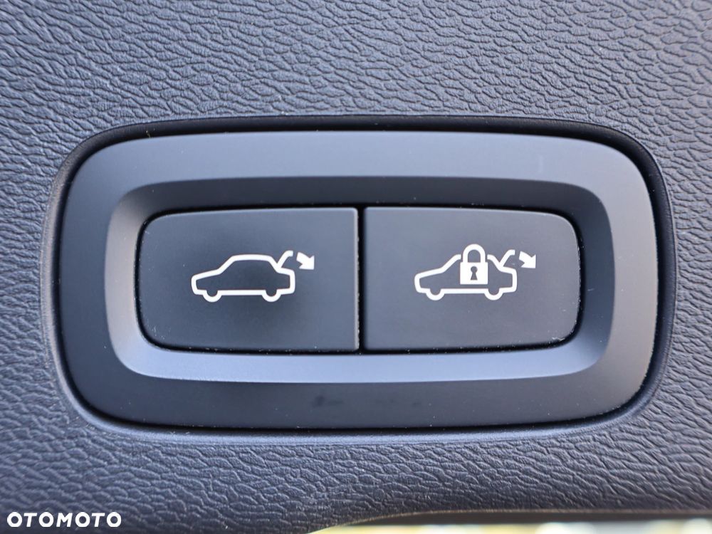 Volvo XC 60 T6 Plug-In Hybrid AWD Core - 18