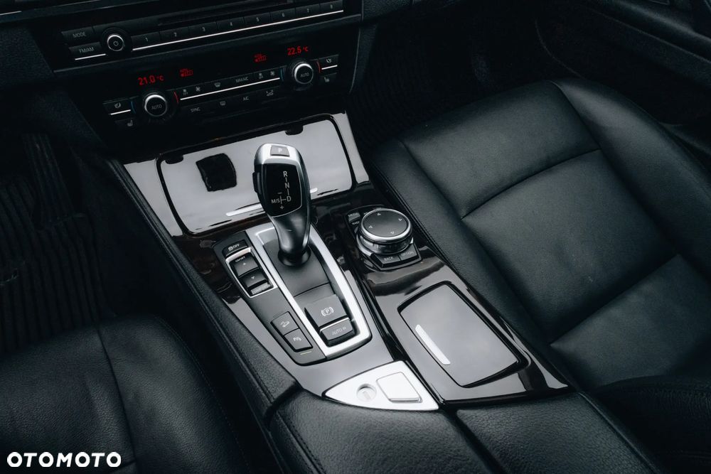 BMW Seria 5 528i xDrive - 18