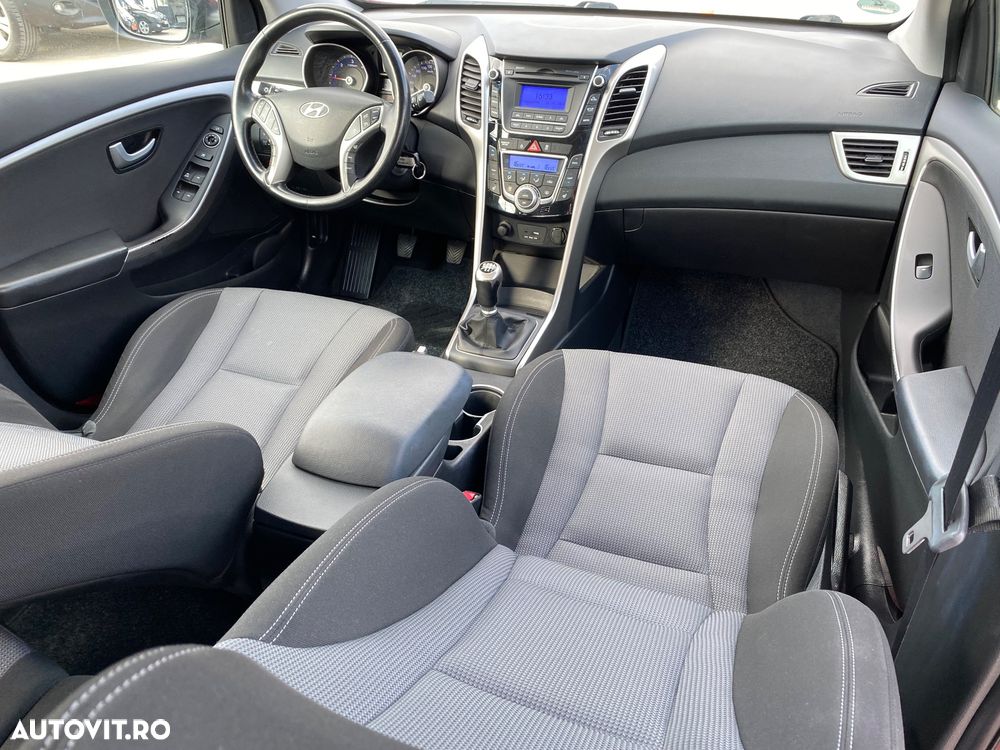 Hyundai i30 blue 1.6 CRDi Classic - 5