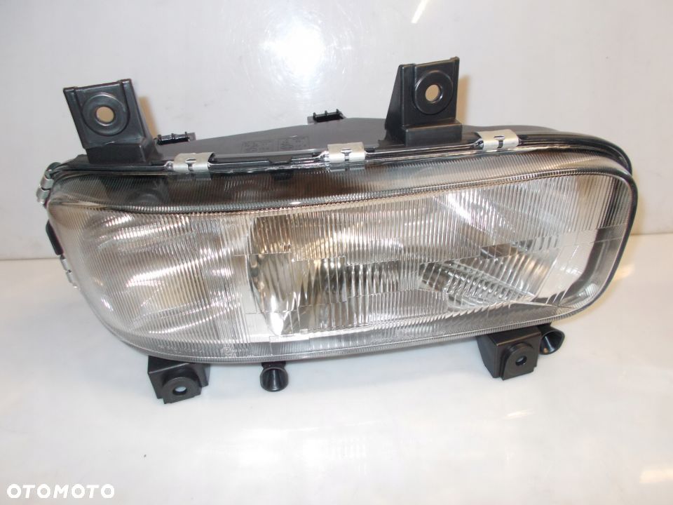 REFLEKTOR PRAWY MERCEDES ATEGO 1996- - 1