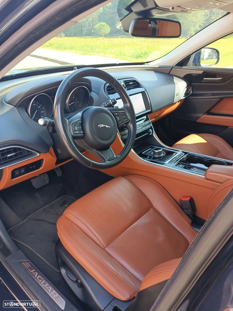 Jaguar XE 20d Aut. Portfolio - 15