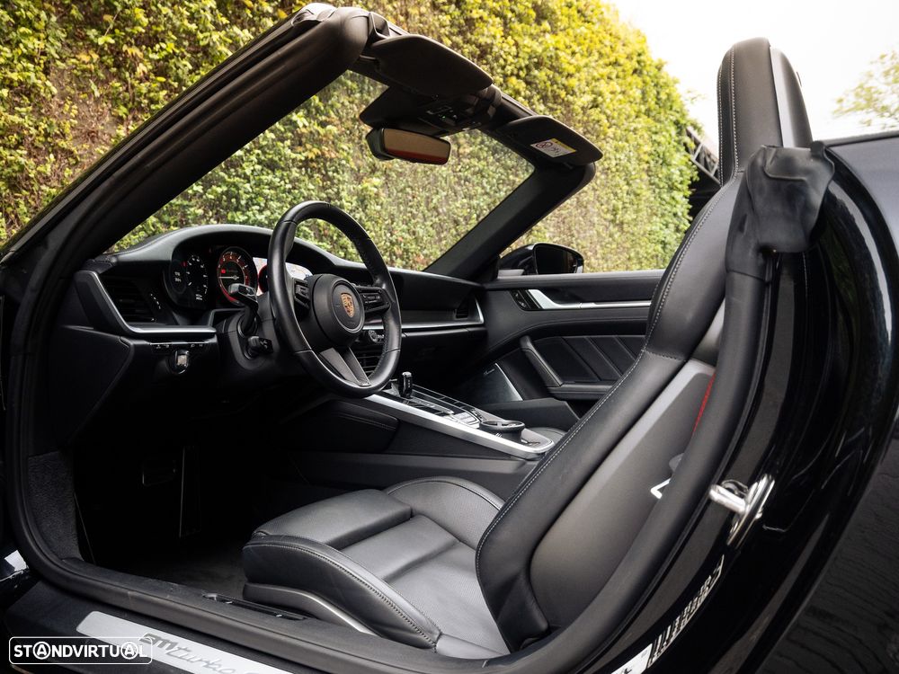 Porsche 911 (992) Turbo S PDK - 32