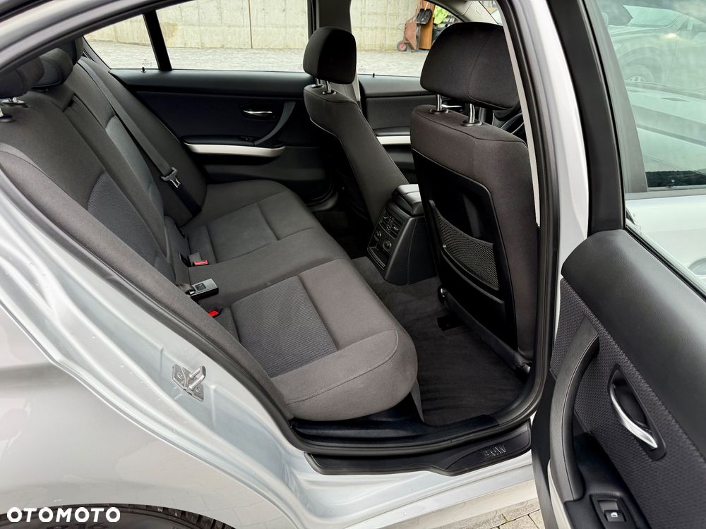 BMW Seria 3 318i Edition Exclusive - 11