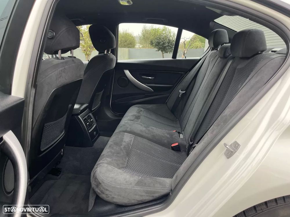 BMW 320 i Pack M Auto - 31