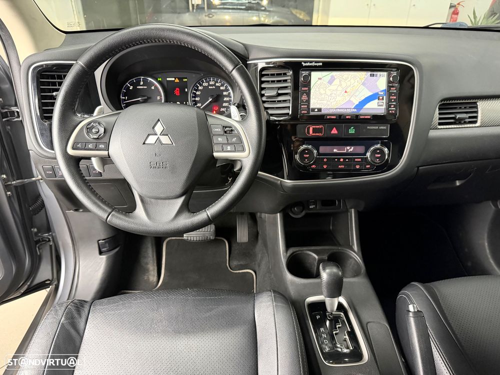 Mitsubishi Outlander 2.2 DI-D Instyle Navi AT 4WD - 16