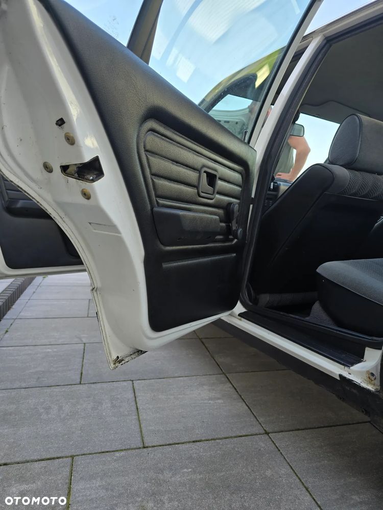 BMW Seria 3 318i - 17