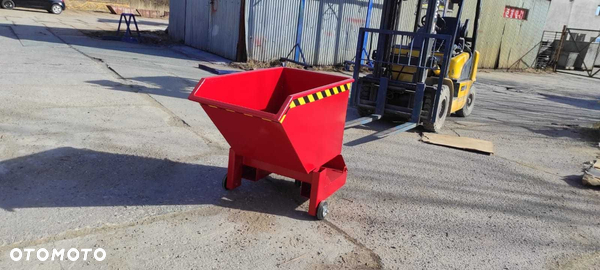 Nieduży i zwrotna koleba PMMC LIGHT 1000 L na kołach