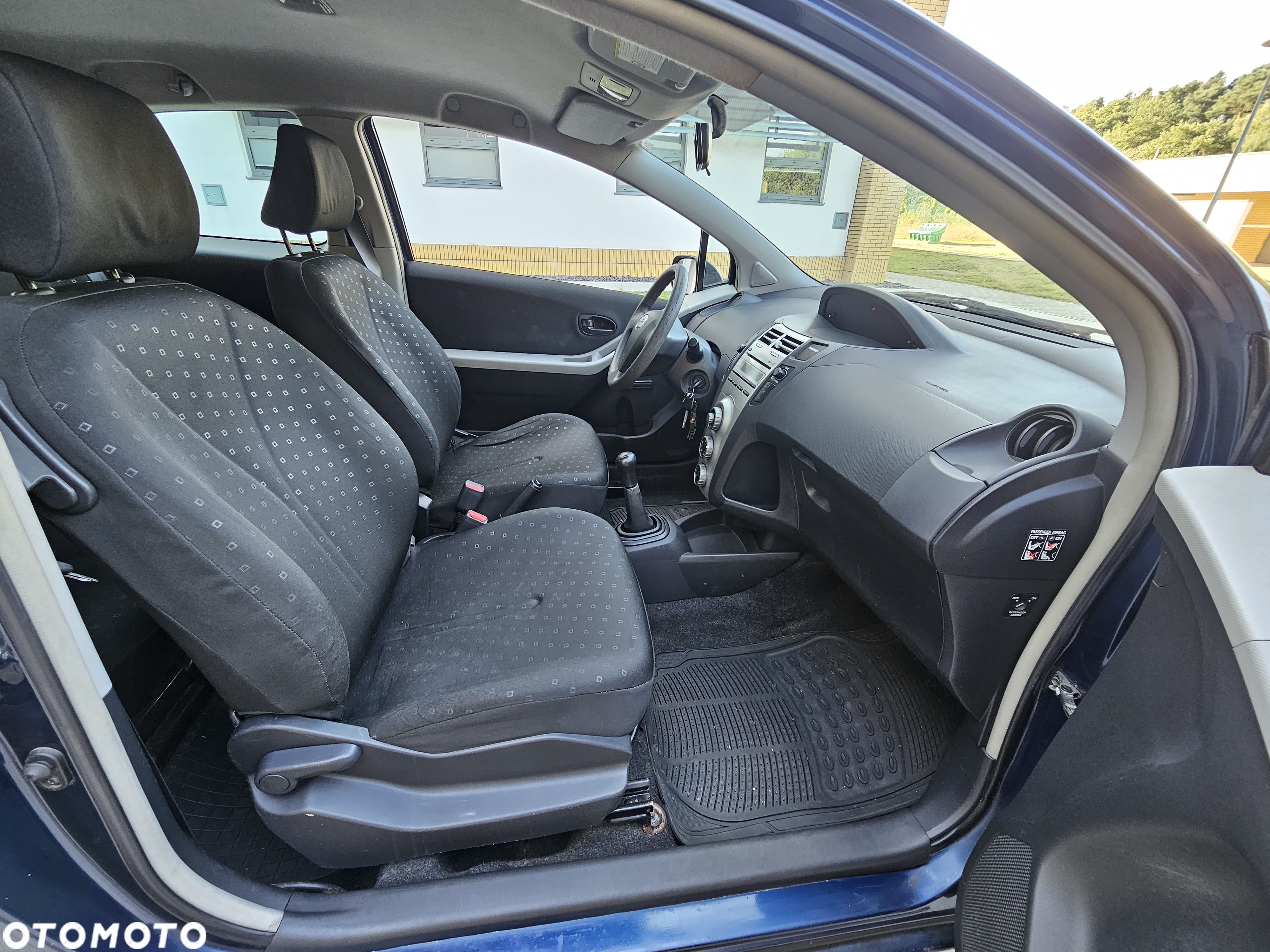 Toyota Yaris 1.0 Terra - 11