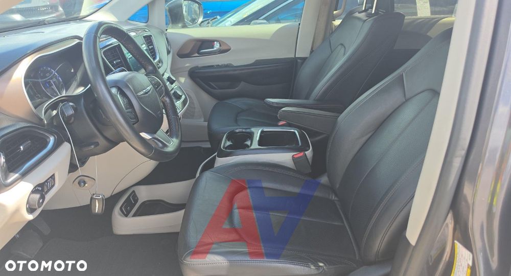 Chrysler Pacifica - 10