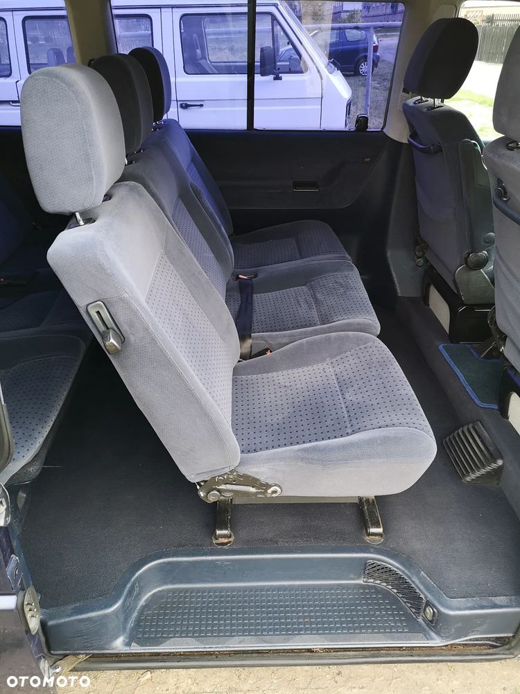 Volkswagen Caravelle - 16