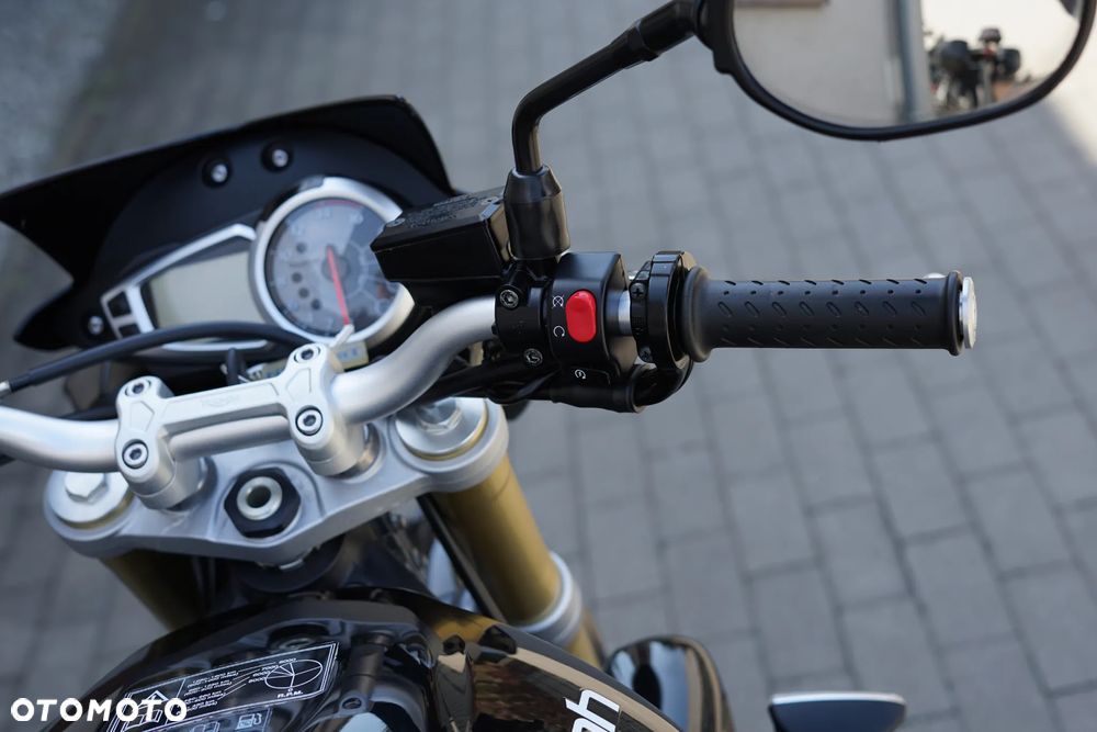 Triumph Street Triple - 16