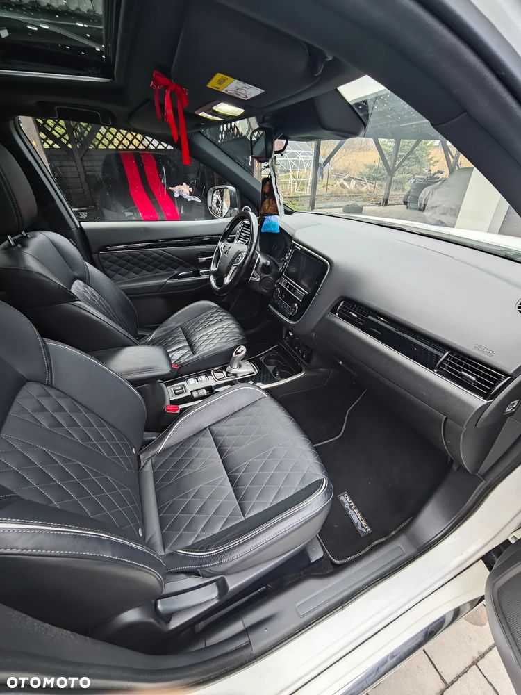 Mitsubishi Outlander Instyle + - 21