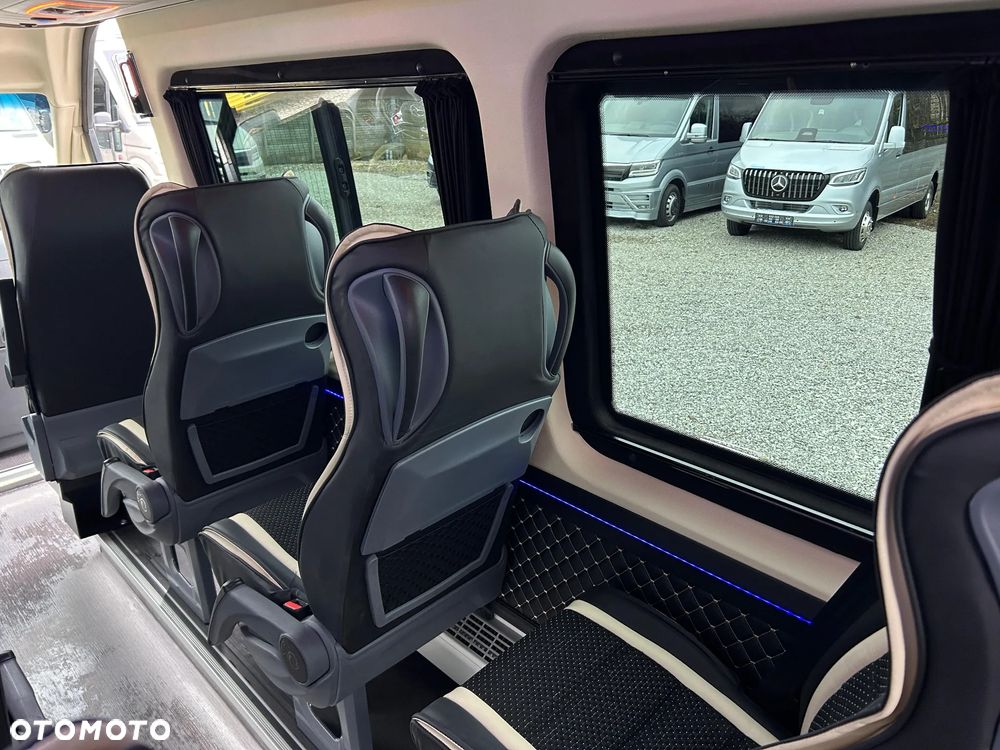 Mercedes-Benz Sprinter 519 - 21