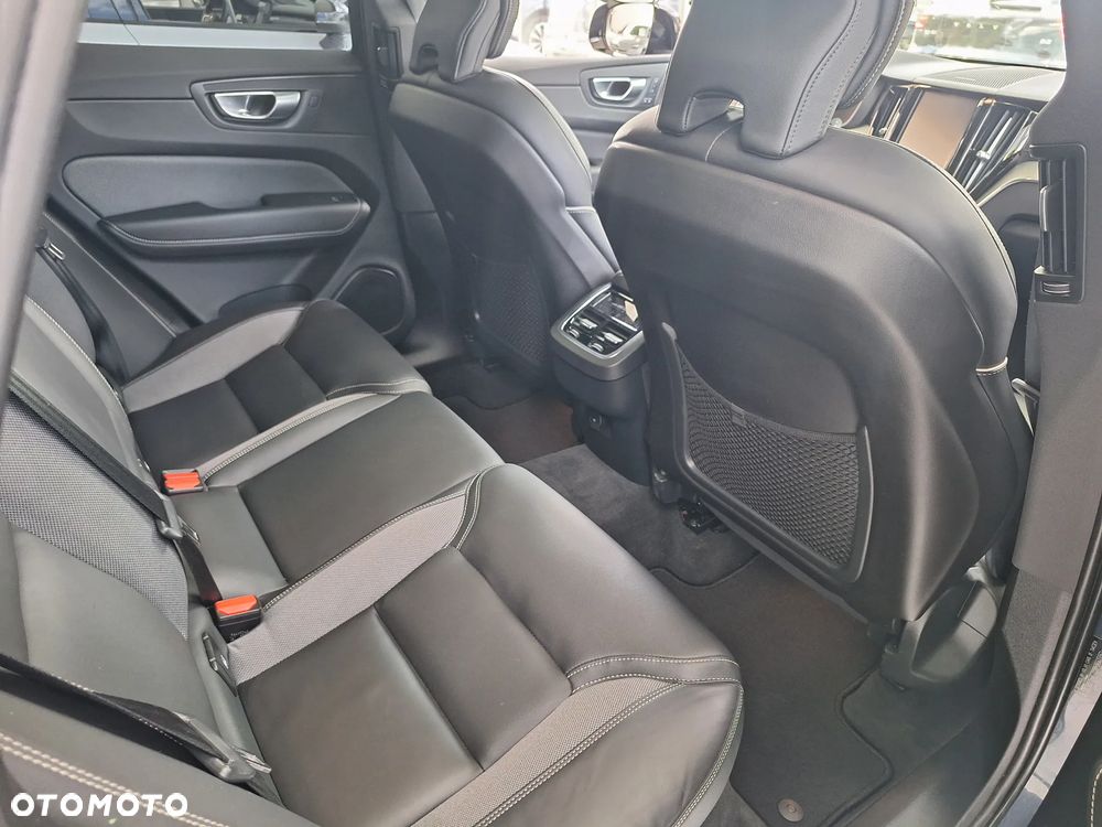 Volvo XC 60 B5 B AWD Ultimate Dark - 14