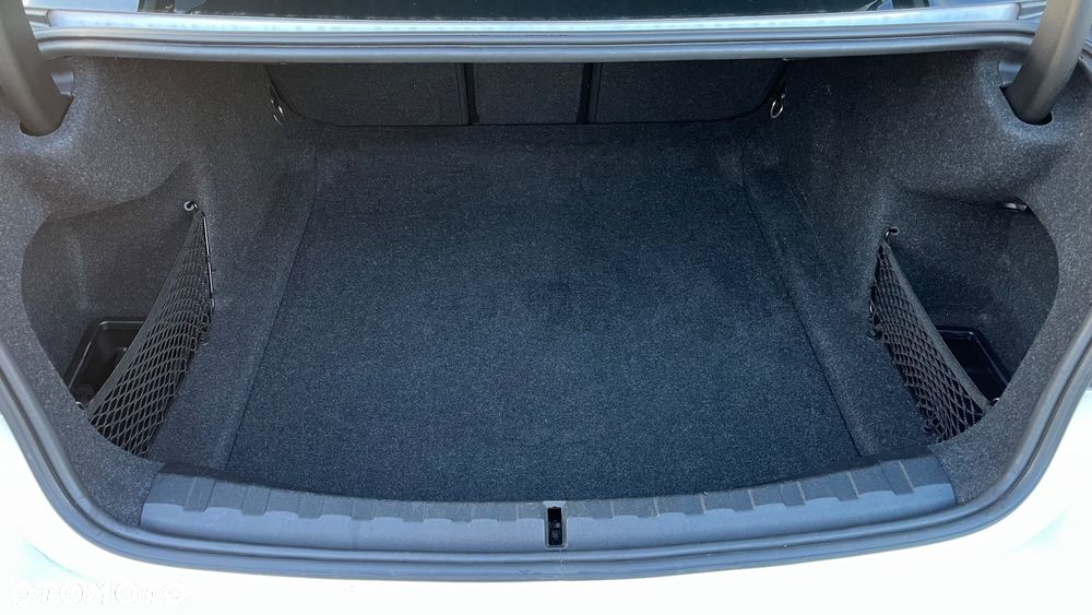 BMW Seria 3 320d Sport Line Shadow sport - 12