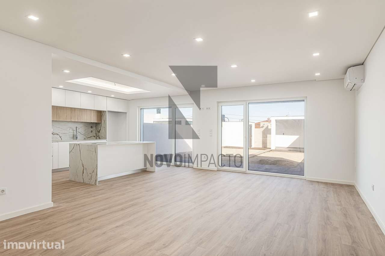 Moradia Térrea T4 Nova com Piscina e Garagem | Sarilhos Grandes