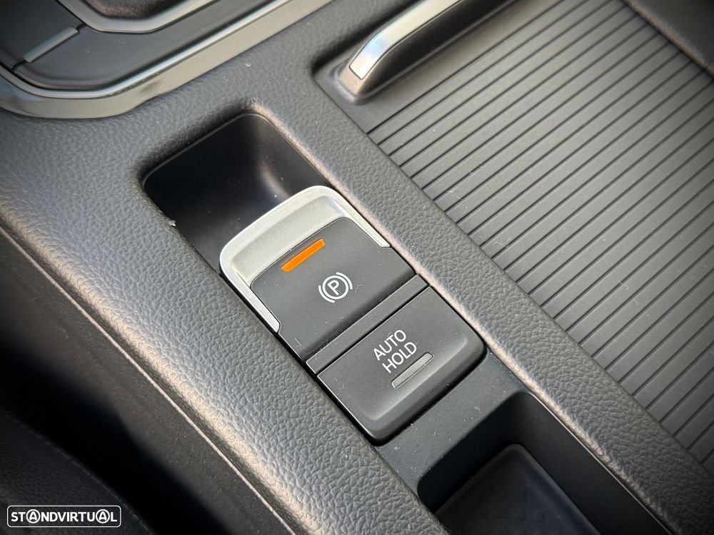 VW Passat 2.0 TDI Highline - 28