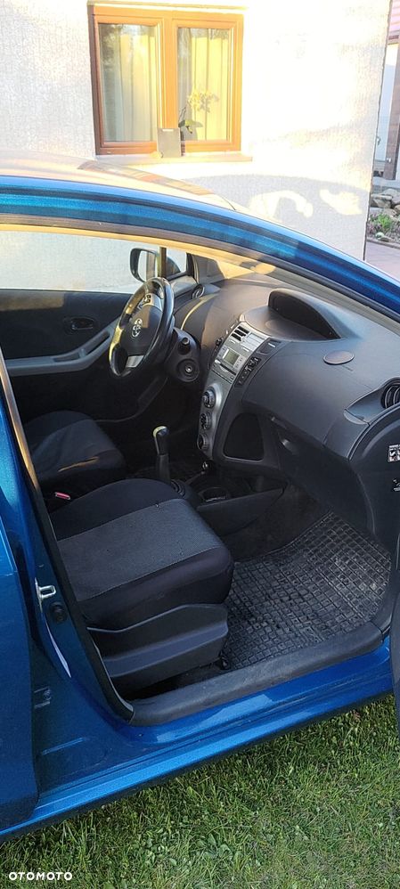 Toyota Yaris 1.3 - 7