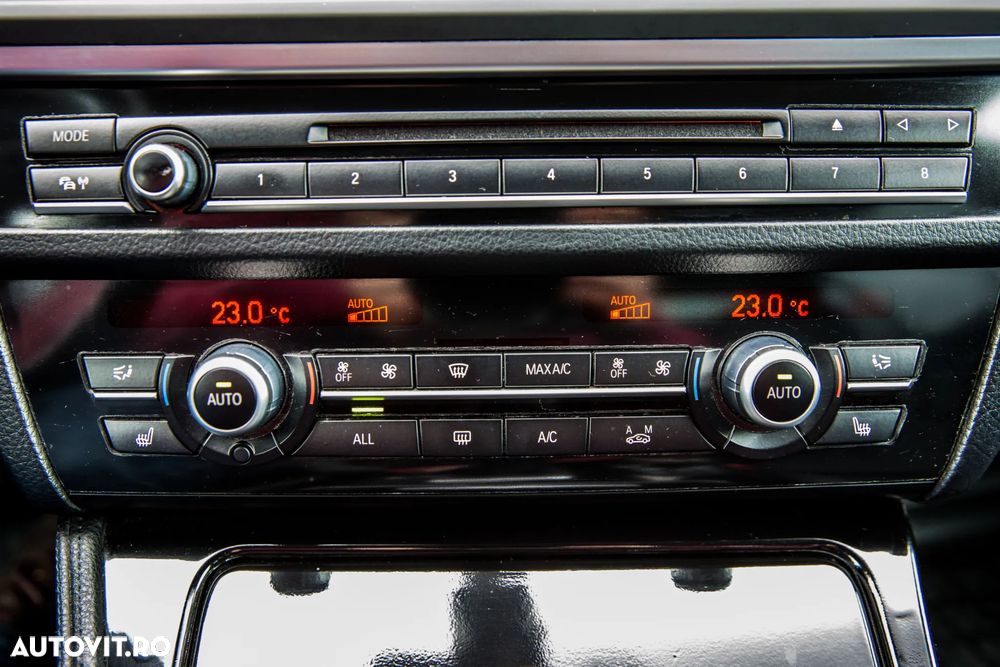 BMW Seria 5 525d xDrive - 28