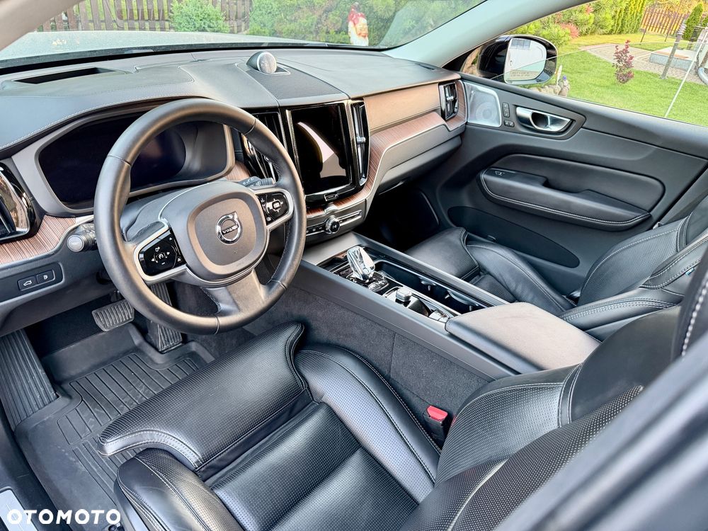 Volvo XC 60 T8 Plug-In Hybrid AWD Ultra Black Edition - 16