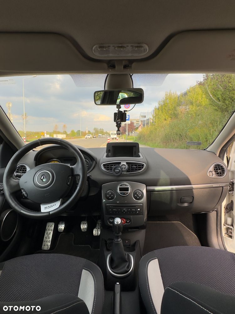 Renault Clio 2.0 16V Sport - 11