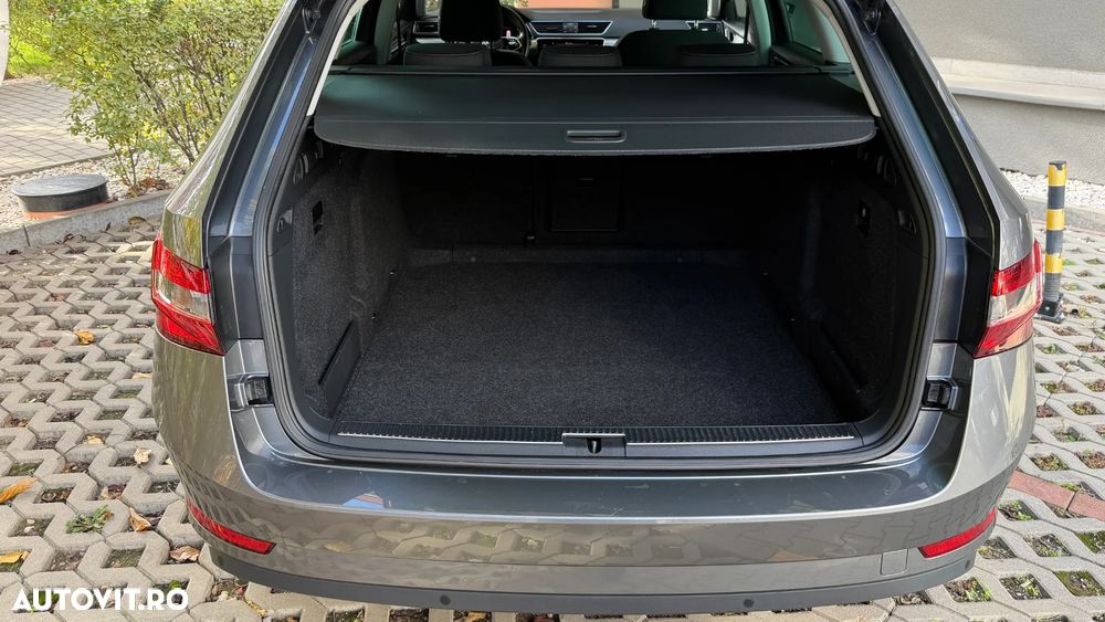 Skoda Superb Combi 2.0 TDI DSG Ambition - 10