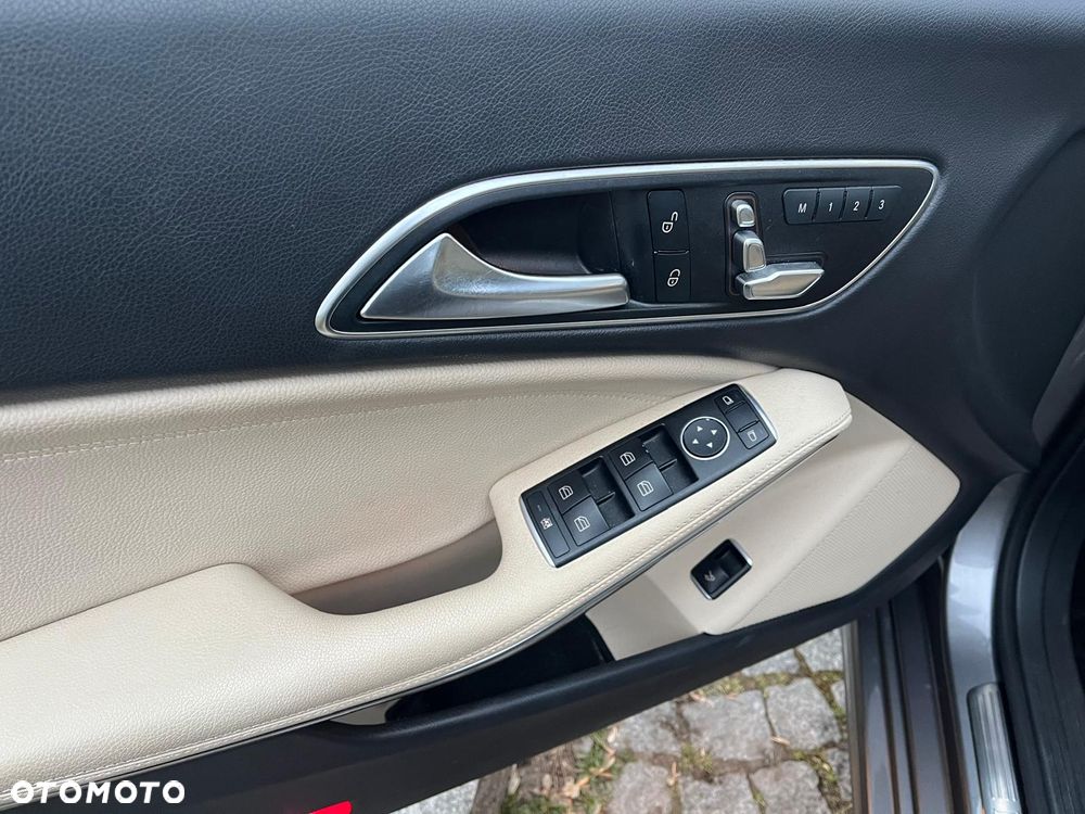 Mercedes-Benz CLA 250 4Matic 7G-DCT - 10