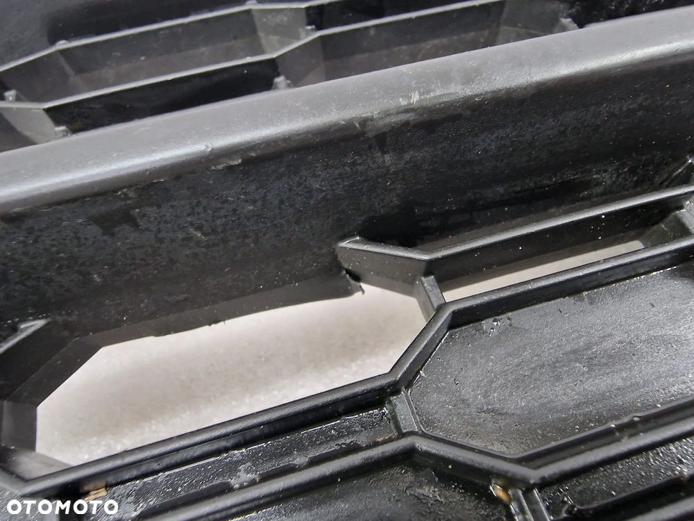 SKODA OCTAVIA 3 III LIFT 5E0 16- KRATKA ŚRODKOWA ZDERZAKA PRZEDNIEGO PRZÓD , NR 5E0853677L , NR AUKCJI KR465 - 10
