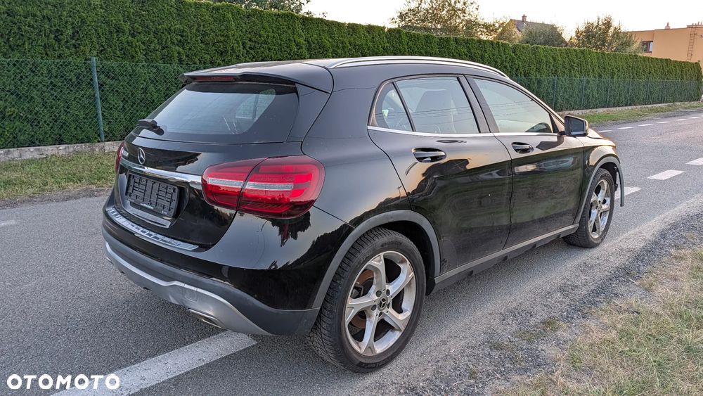 Mercedes-Benz GLA 180 7G-DCT Activity Edition - 1