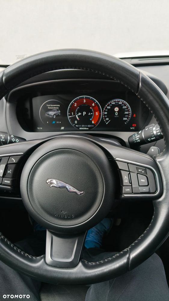 Jaguar F-Pace - 30