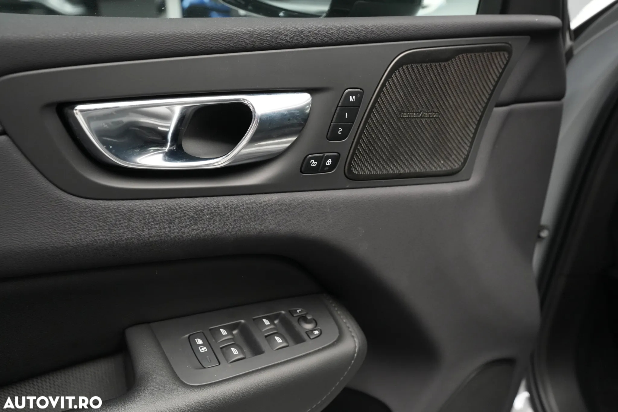 Volvo XC 60 B4 B Plus Dark - 9