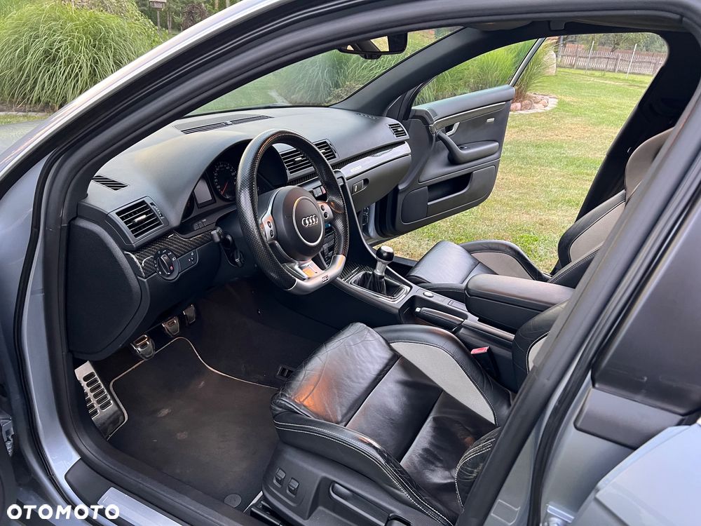 Audi RS4 Limousine - 11