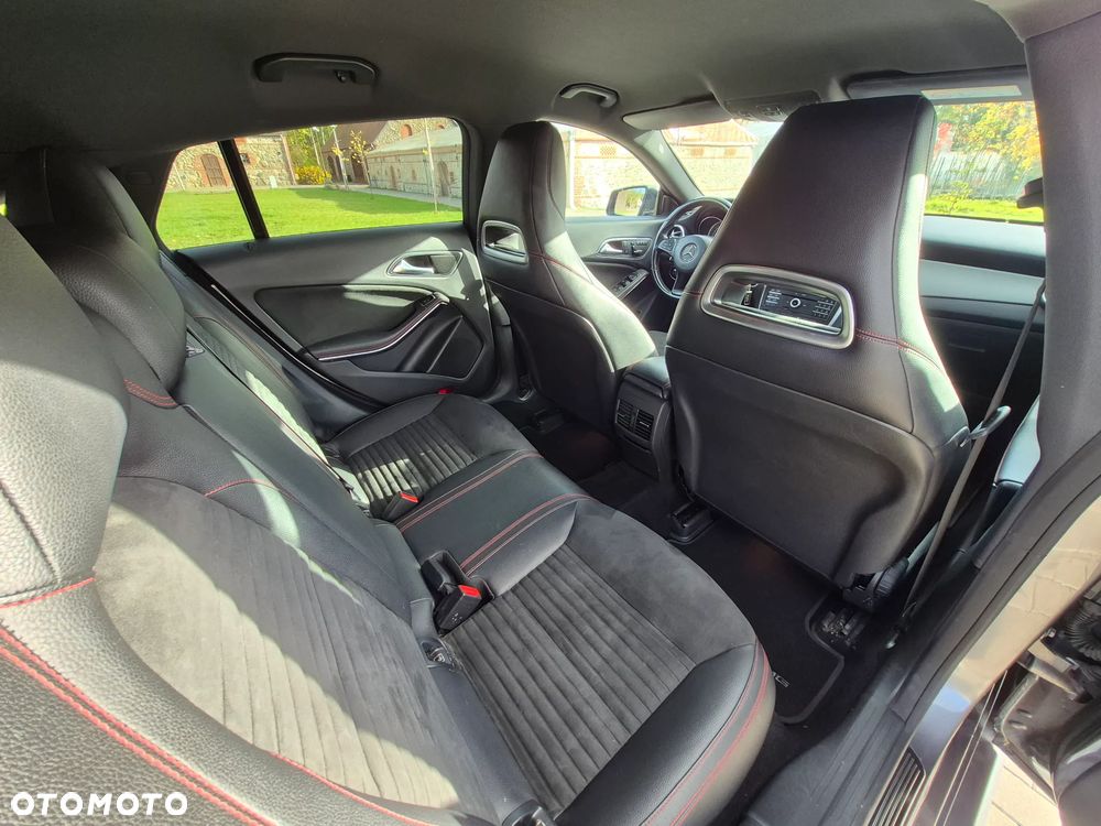 Mercedes-Benz CLA 250 4Matic 7G-DCT AMG Line - 27