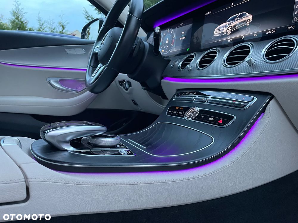 Mercedes-Benz Klasa E 220 d 4-Matic 9G-TRONIC - 39