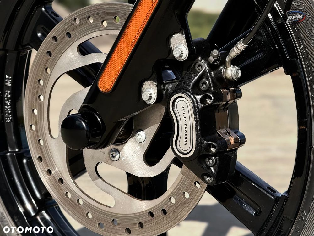 Harley-Davidson Softail Street Bob - 39