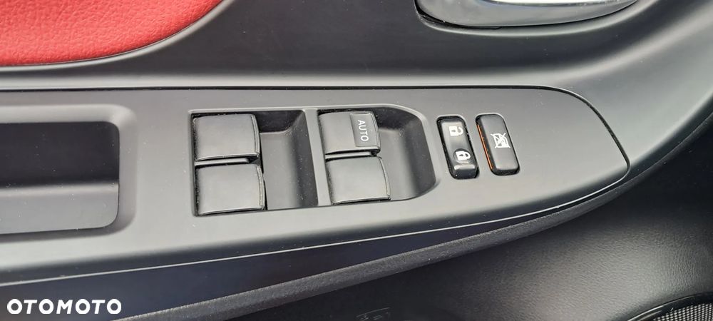 Toyota Yaris Hybrid 100 Selection Platinum - 13
