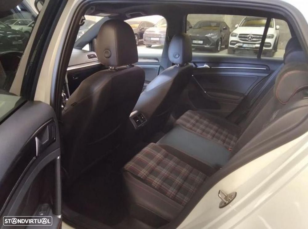 VW Golf - 4