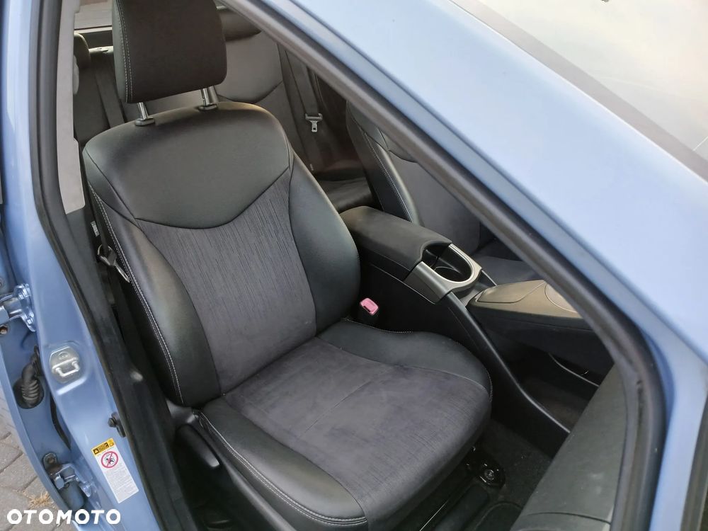 Toyota Prius 1.8 HSD Prestige - 21