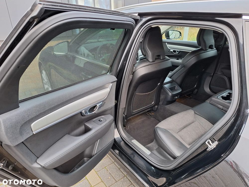 Volvo V90 D4 Momentum Pro - 21