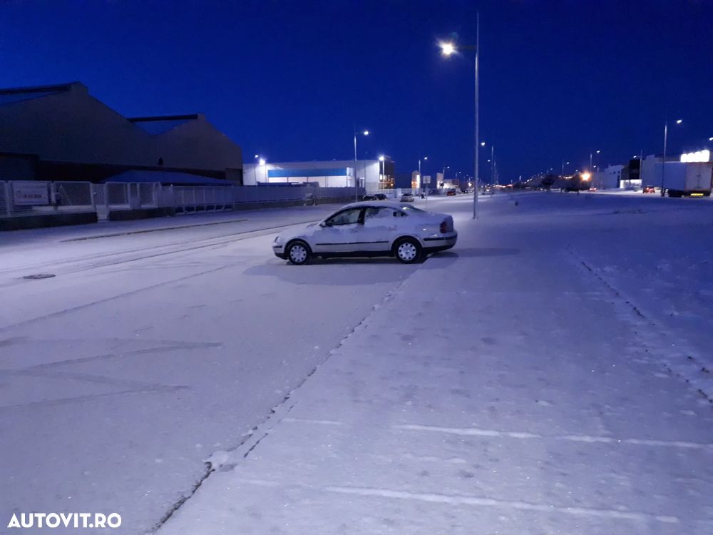 Volkswagen Passat - 4