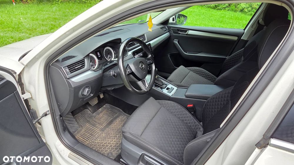 Skoda Superb 2.0 TDI Ambition DSG - 9