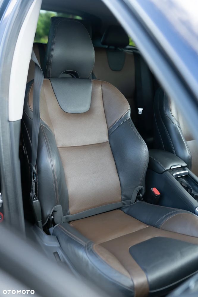 Volvo XC 60 D4 Geartronic Summum - 17
