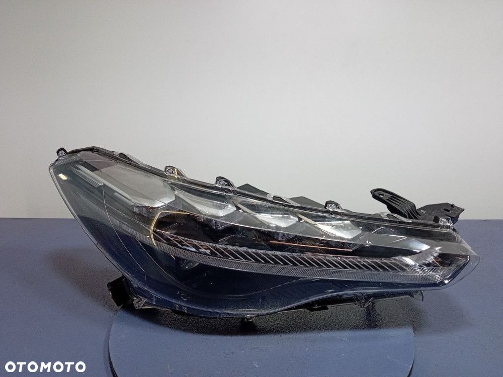 TOYOTA COROLLA XG10 CROSS REFLEKTOR PRAWY FULL LED - 1