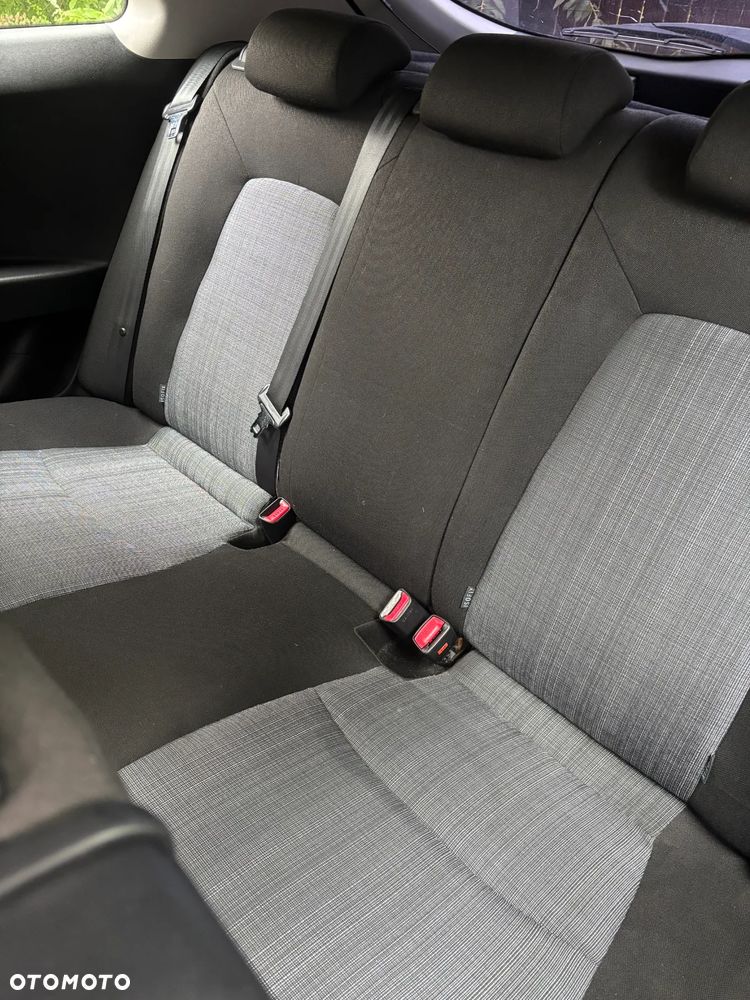 Kia Ceed 1.6 CRDi 90 Spirit - 11